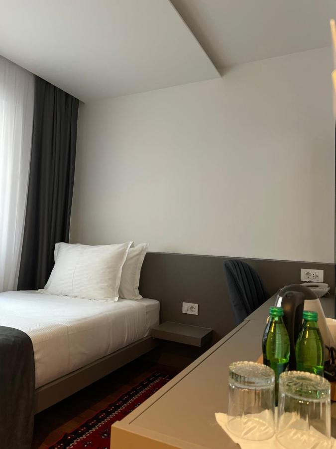 Etnomania Boutique Hotel Pristina Buitenkant foto