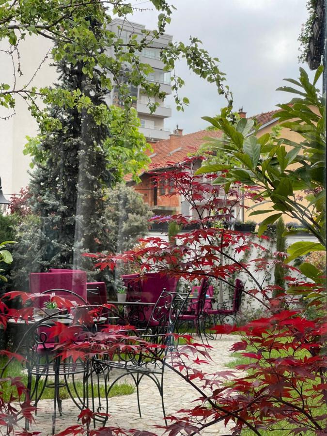 Etnomania Boutique Hotel Pristina Buitenkant foto