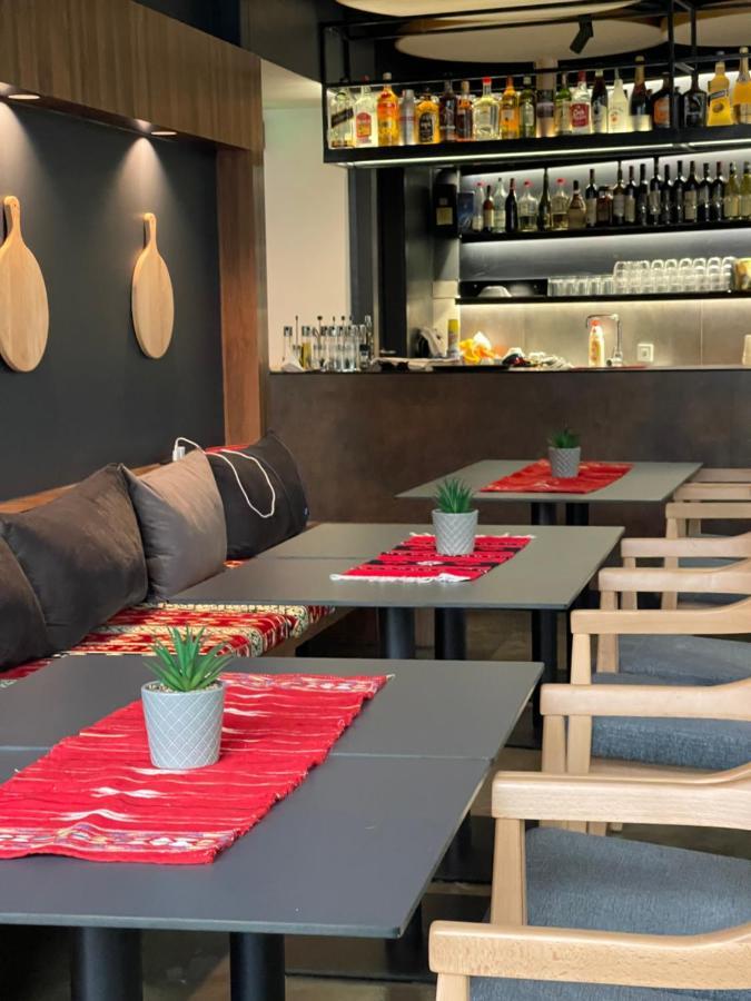 Etnomania Boutique Hotel Pristina Buitenkant foto